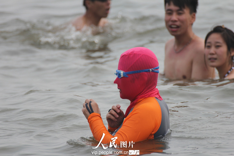 脸基尼大妈图片