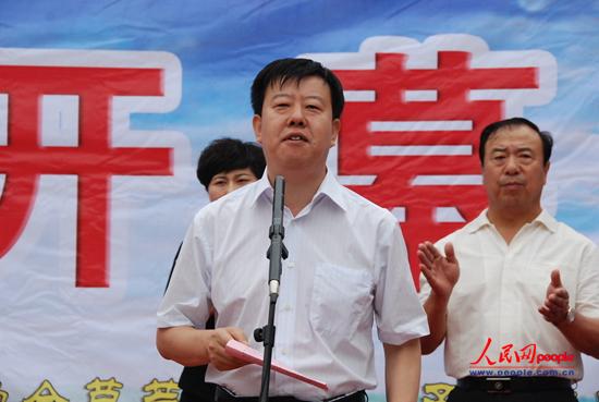 隆化县委副书记,政府县长陆文龙(人民网李政杰 摄)