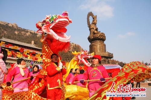 山东威海赤山景区春节庙会自1月31日至2月14日举办