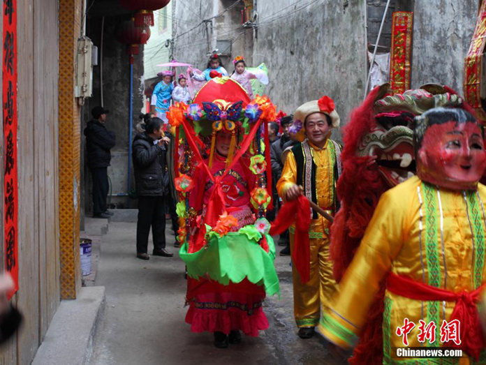     24գ壬˴֮һϪйչ˷ḻʵģ̇¡ŮơĻĿ˽⣬Ϊḻ괺ڼڵĻӴһߣϪ֯һϵгĻѲλʮȺڱ´Ļ͡ ſ 