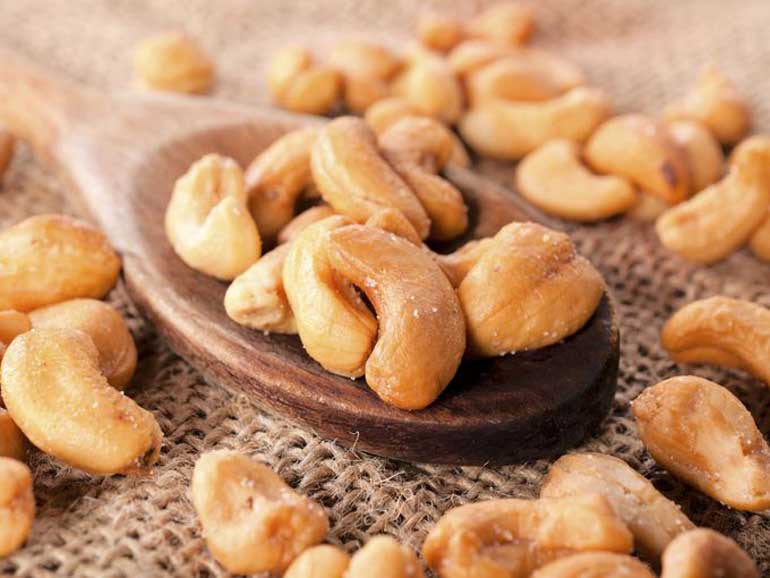 ��������Cashews��������ڳ��м��������������Ǿ�������ӹ���,���������ġ�ԭ��̬����������������������ӣ�һ�������Ļ�ѧ�ɷ֡�