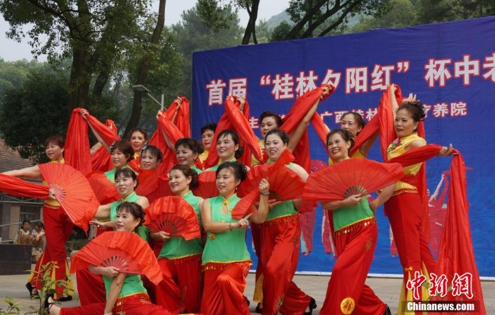 ���壺��ǧ�����й����衱�趯���ֹ㳡�������2��