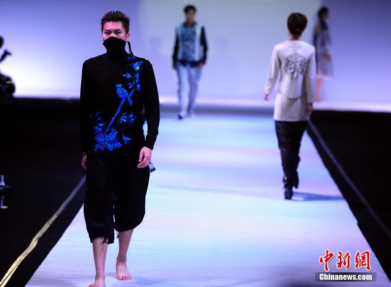 ���壺�人��ѧ����װ��Ʊ�ҵ��Ʒ������T̨��3��