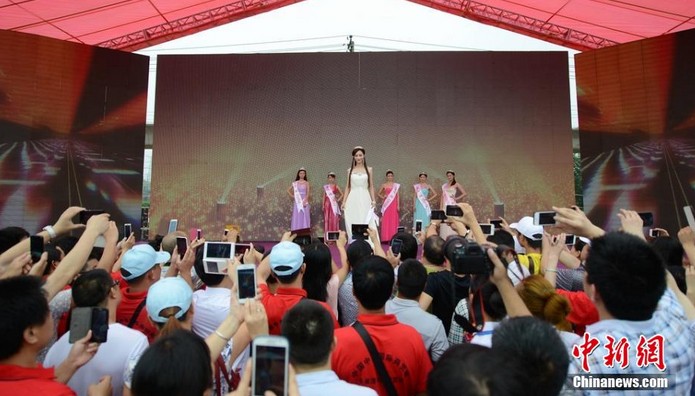 ���壺���������Ļ�С�����ȫ���ܾ������� ��Ů�񡱱�Χ�ġ�3��