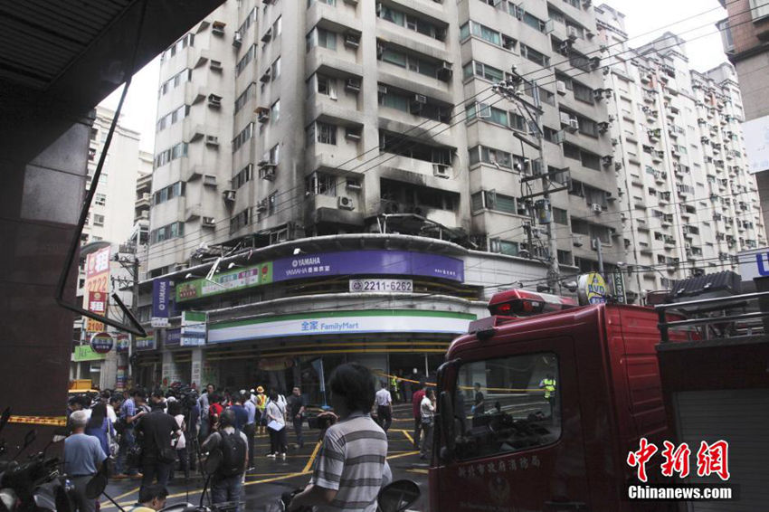 高清：台湾新北市一商住楼发生瓦斯爆炸 酿1死10多伤