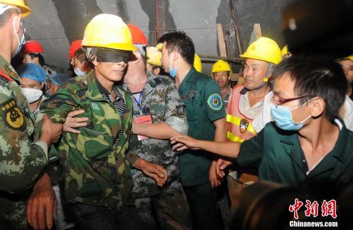 高清：贵州石阡隧道坍塌13名被困人员成功获救