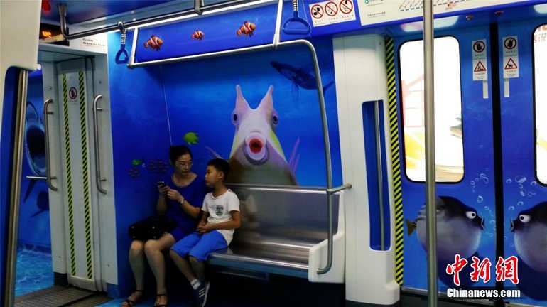 高清：浙江宁波地铁海底世界3D专列首亮相