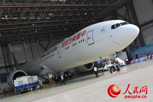 中国东方航空首架波音777-300ER飞机亮相首