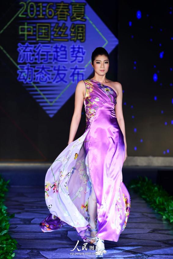 高清:高挑身材!杭州发布“2016春夏中国丝绸流行趋势”【9】--旅游频道_权威全面报道旅游--人民网