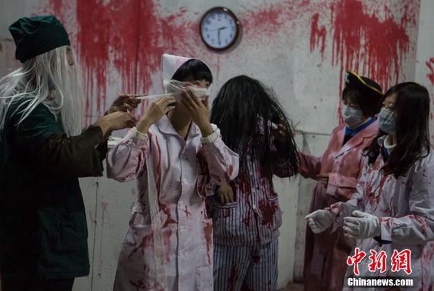 高清:职业吓人的萌妹