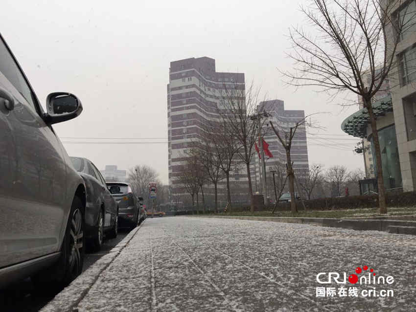 2015��1��14�����磬��������ӭ�������һ����ѩ������·�汻��ѩ���ǡ� ��Ӱ����