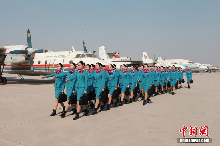 ���壺�й��񺽴�ѧѧ�����д����Ʒ���װ��4��