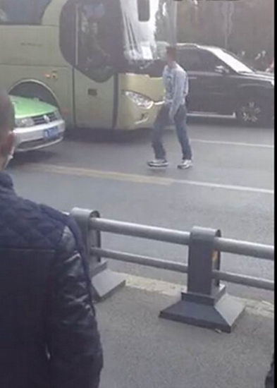 �ɶ�����԰�⾪��"��ɱʽ����"? ����:�ɾ����쳣�����壩��4��