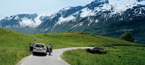 ŲStrynefjellҹ·ŲStrynefjellɽԽŲϿ壨Fjord Norway26볤ġȡֱڻΪǹѧϵһ漣ߺοɴ1139סȻ·ڶգ죬·Ȼɽ䣬;ɽеĴᣬе⼰񾲸Ȼ