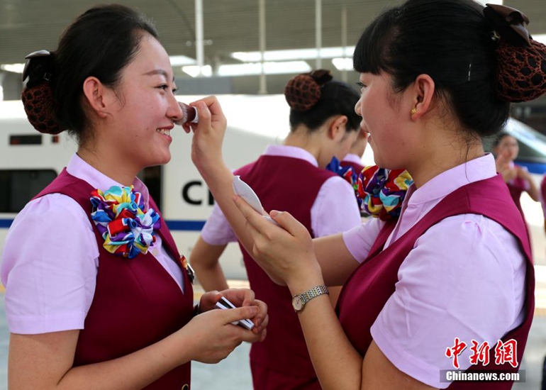 ����:�����߽㻻װӭ�ϸ�������ͨ��4��