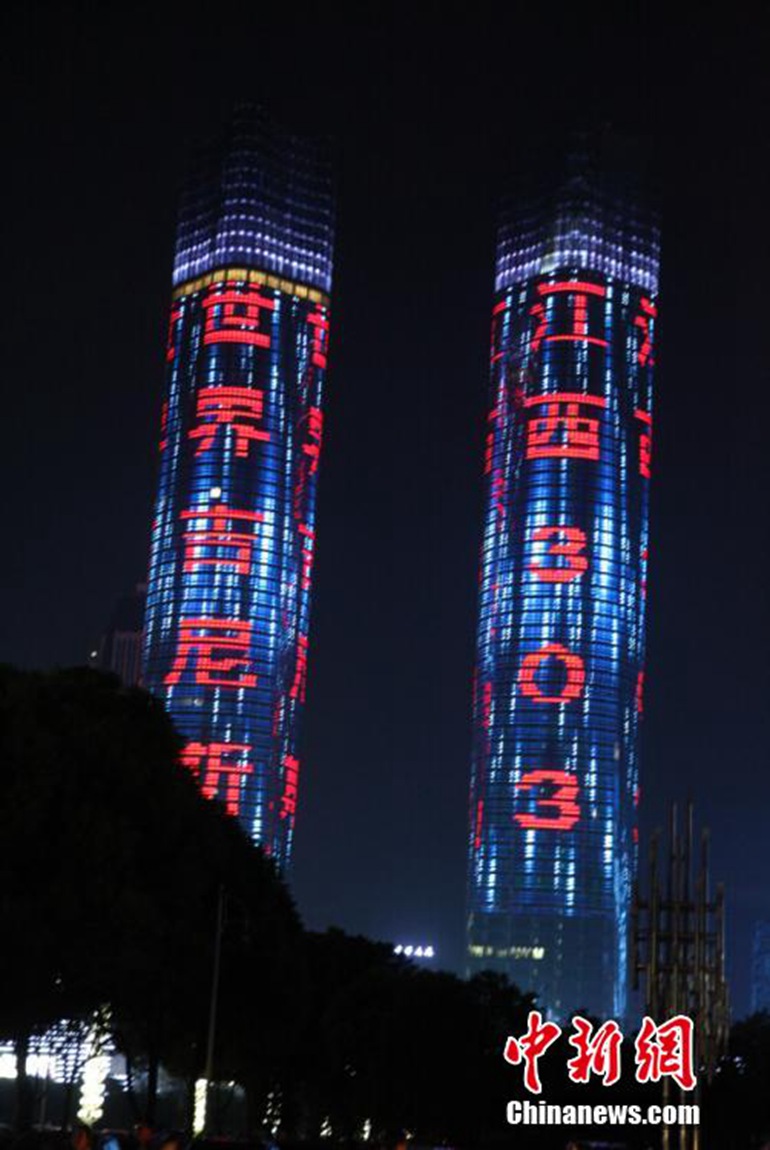 高清南昌双子塔成世界最大的led照明幕墙2