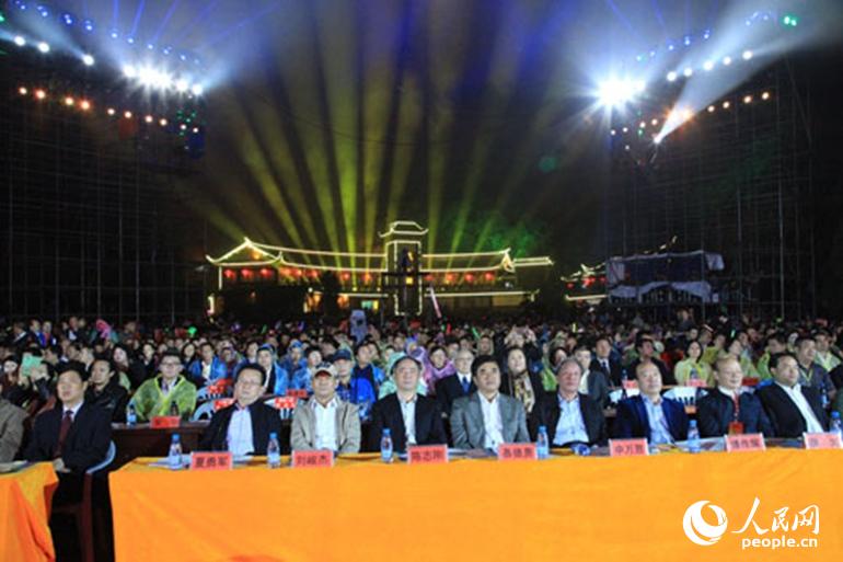 1��ϯ��Ļʽ���쵼�α�