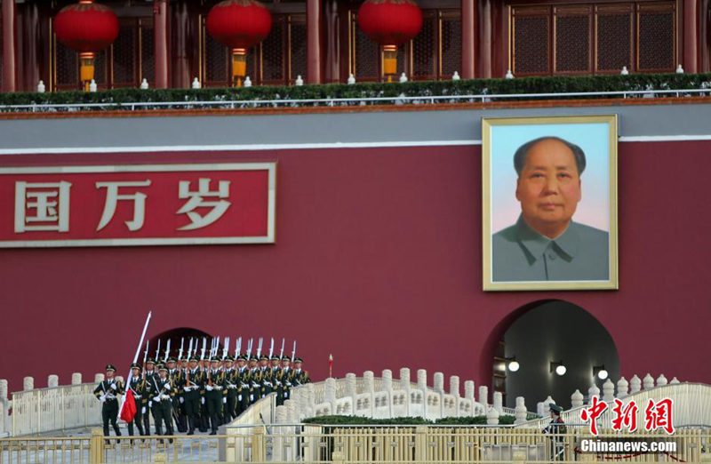 ���壺�����찲�Ź㳡���й�����������ʽ