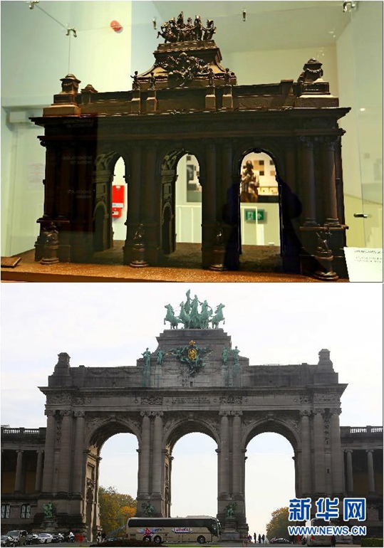  这张拼版照片显示的是比利时首都布鲁塞尔的标志性建筑五十年宫凯旋门（下，2015年10月21日摄）及其微缩巧克力版（上，2015年10月21日摄）。建于1905年的五十年宫凯旋门气势宏伟，是五十年宫公园（或译为五十周年纪念公园）中的主体建筑。