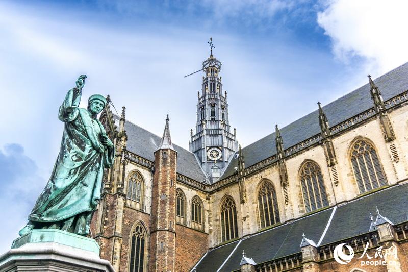 圣巴弗教堂位于哈勒姆大广场，是一座哥特风格的荷兰归正会教堂。 叶骁 摄