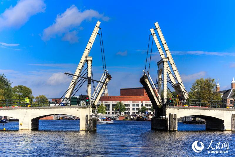 阿姆斯特丹运河景观 万正银 摄