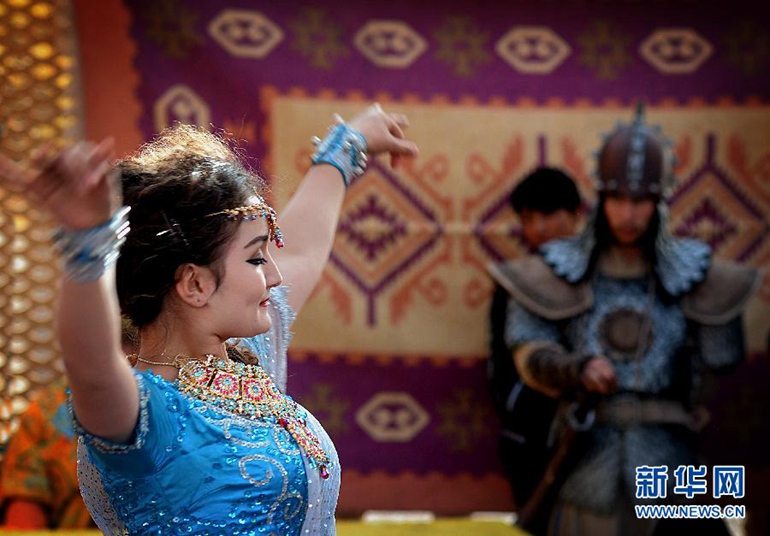 ά�����Ů��ԱΪ�οͱ��������赸��11��1���㣩��