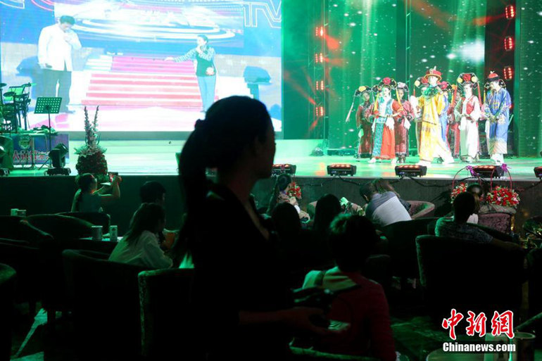 賿һ㣬ݳ½뿪ӻкԱ飬еӪԱΪ˹ƣˣΪ쵼ᾡԼкǣ˵ԱʵܲףӪģݳ˶ǻ˾ǮģֻŶǸ˾Ǯġ20151016գɽʡ˳У̨ݳӴڸ֮䡣 