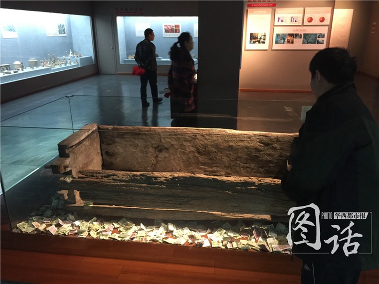 ���壺�ο�����Ͽ������ͶǮ�� �����ź����ڵ���4��