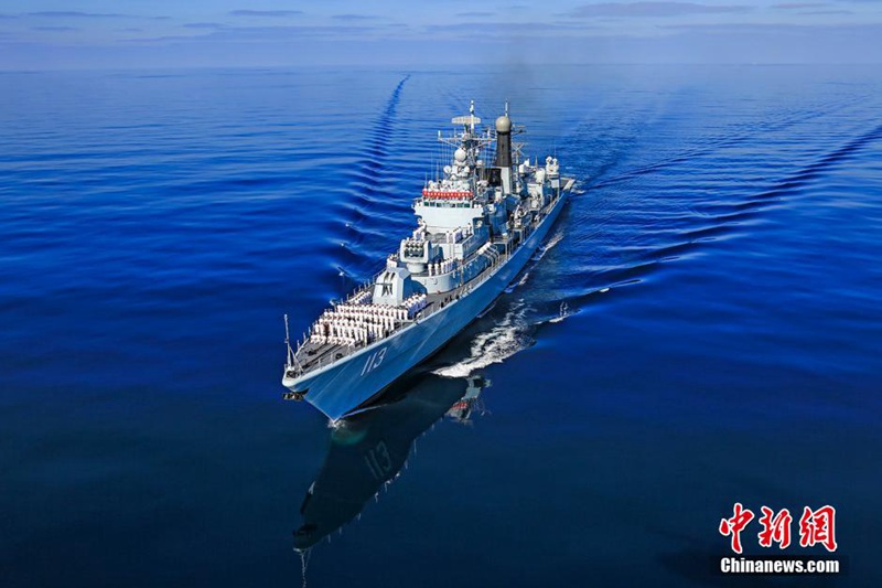 高清：海军第二十二批护航编队在亚丁湾向祖国人民拜年【2】