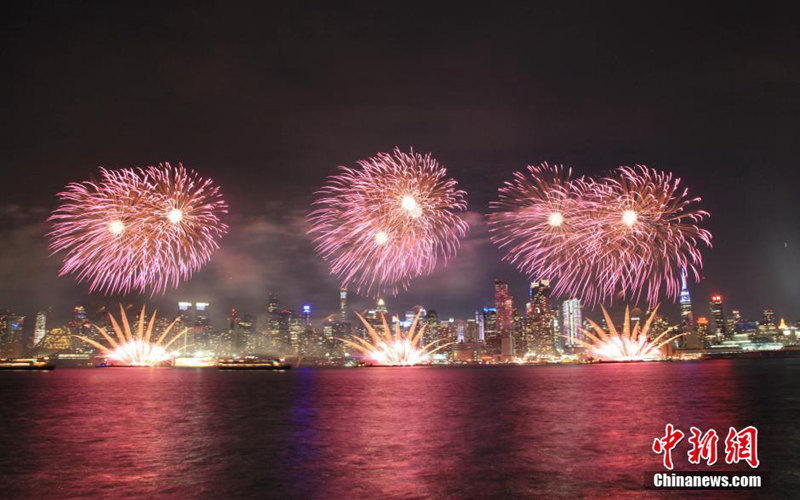 纽约举行大型焰火晚会庆祝中国猴年（高清）