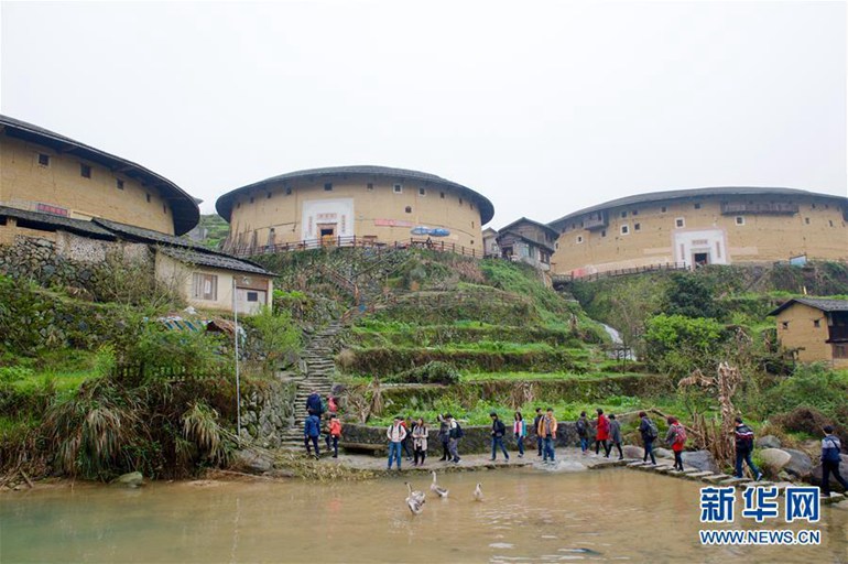 3��16�գ���ֻ�Ҷ��ڸ�����Ϫ��¥Ⱥǰ��ˮ������߮��