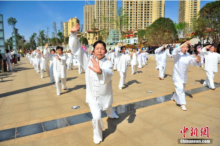 太极拳人口_太极拳卡通图片(2)