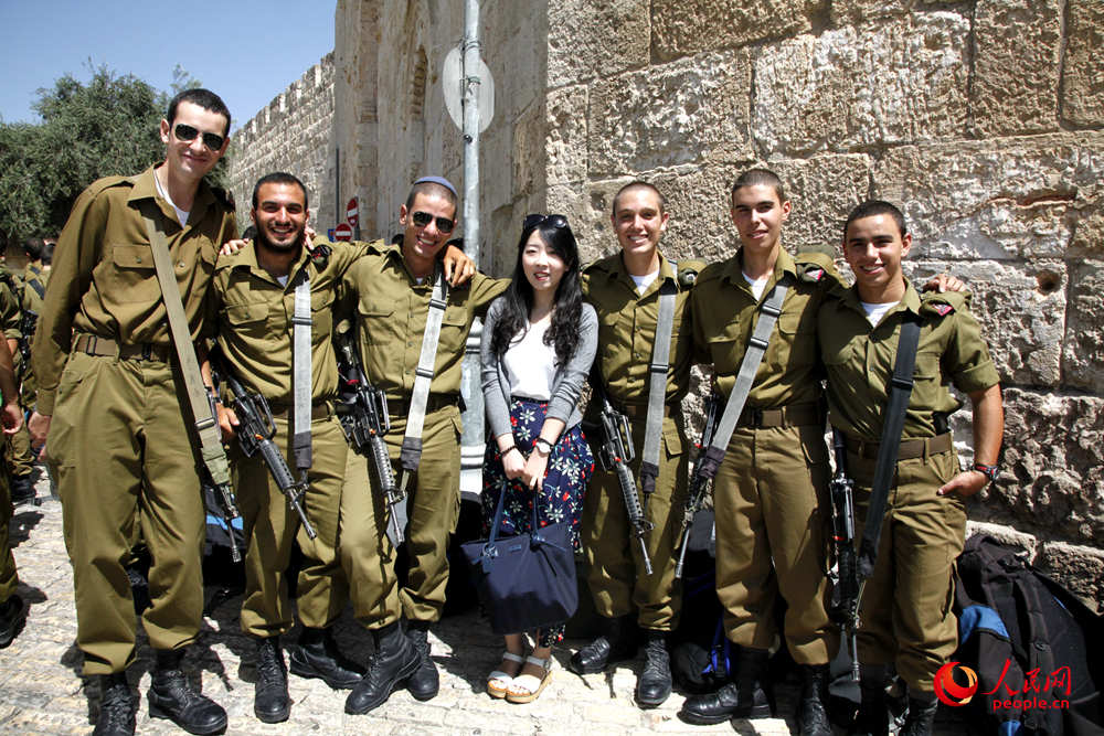 【颜】以色列全民皆兵,不论男女,年满18岁必须服兵役.