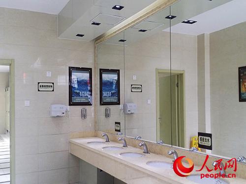 天津南开区古文化街景区通庆里北侧旅游厕所内部