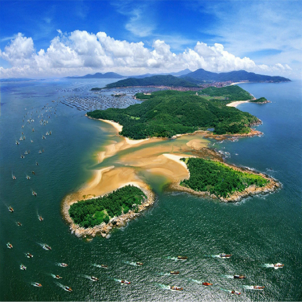 广东省-海陵岛从2005年起到2007年连续3年被“中国国家地理”杂志社评为“中国十大最美海岛”之一， 2015年10月8号被评为国家AAAAA级景区，中国十大宝岛之一。