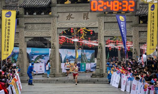 全球跑友齐聚黔江中国山地马拉松系列赛重庆黔江站收官