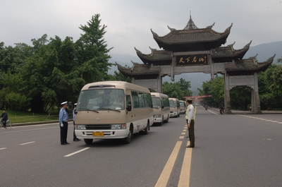 峨眉山景区秩序良好 已急调100台旅游车支援灾区
