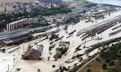 土耳其遭受80年罕见洪水袭击 最大历史名城成