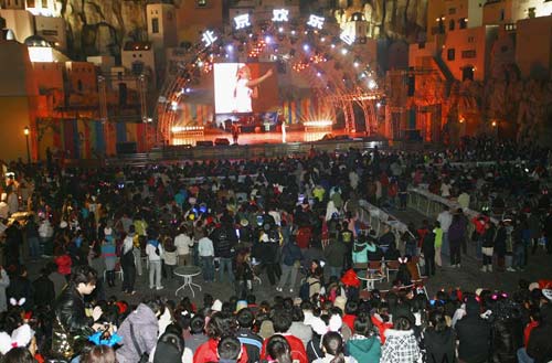 北京欢乐谷万圣节即将开幕 夜场最低票价仅30